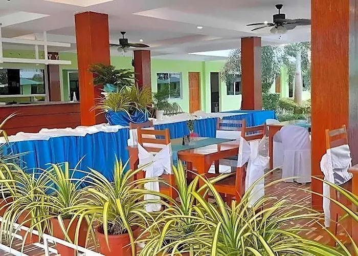 Отель Camotes Tourist 3*